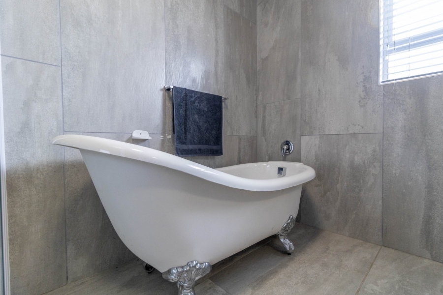 3 Bedroom Property for Sale in Kleinkoornhuis Western Cape